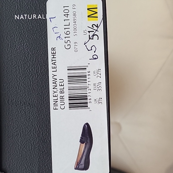 NWT Naturalizer Finley loafer. Navy, size 6.5 - Picture 8 of 8